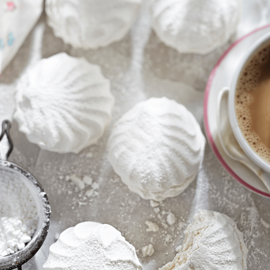 Meringa con Panna - EAST AND WEST