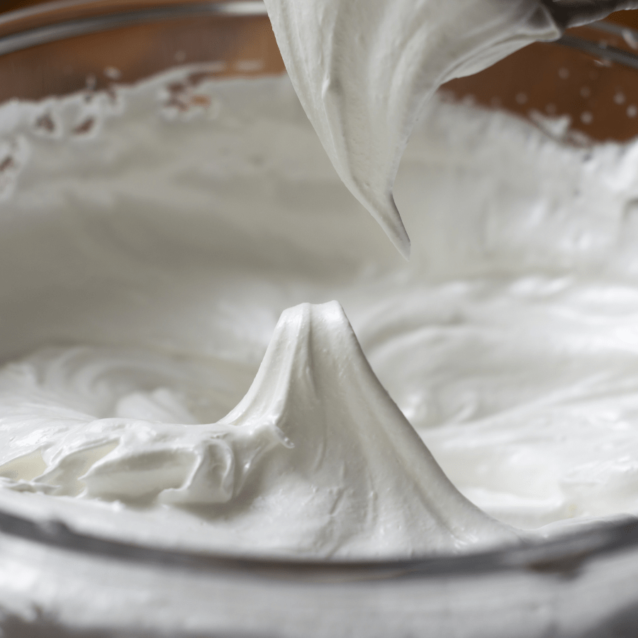 Meringa con Panna - EAST AND WEST