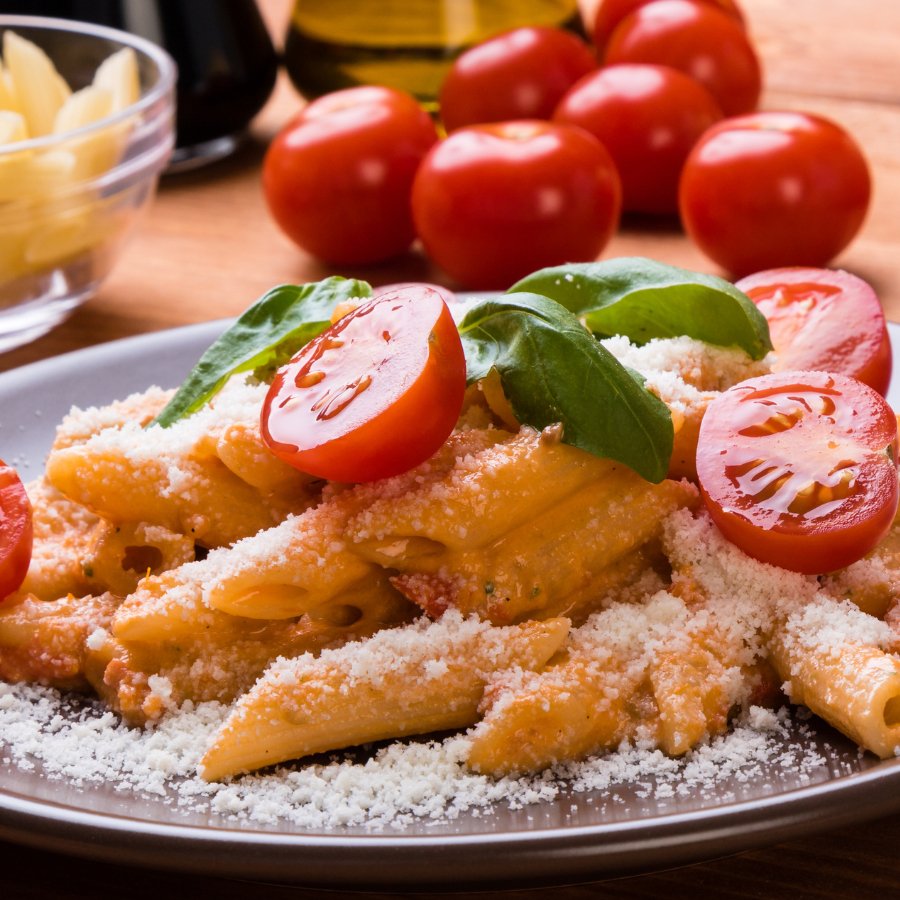 Penne al Pomodoro - EAST AND WEST