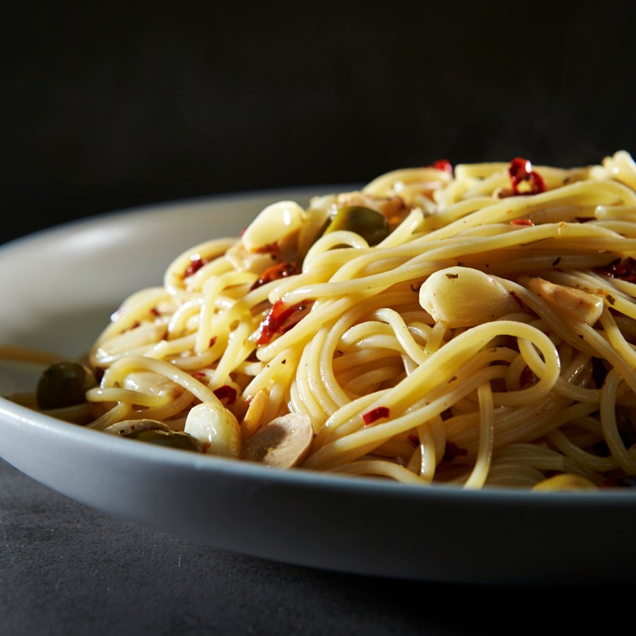 Spaghetti Aglio, Olio e Peperoncino - EAST AND WEST