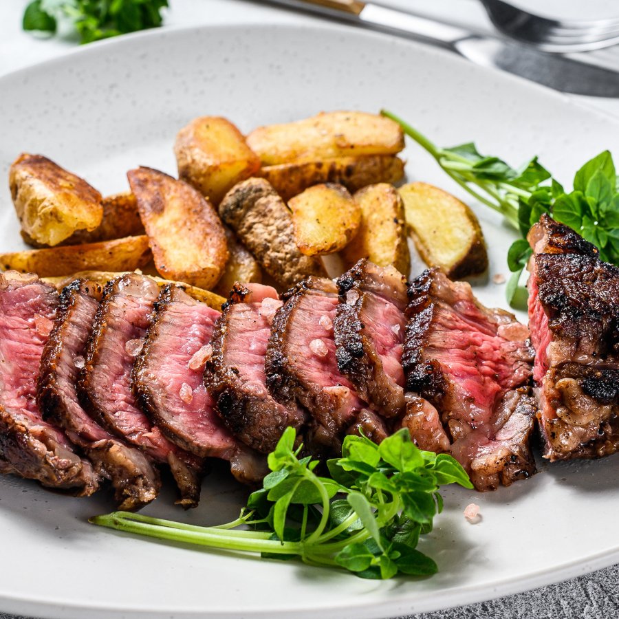 Tagliata con Rucola e Grana - EAST AND WEST